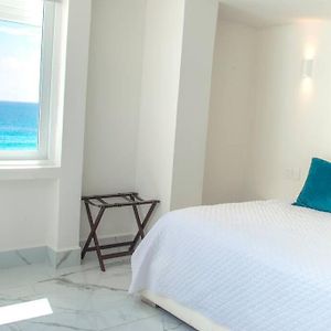 Luxury Ocean Front Apartment, 2 Bedroom Beach, Gym, Spa